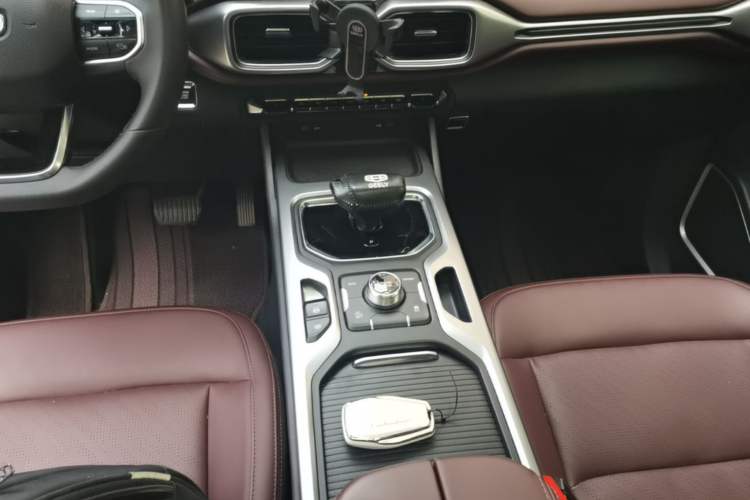 Used Geely Auto Haoyue 2022 1.8TD DCT Luxury 7-Seater Gear Lever