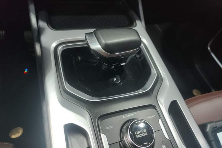 Used Geely Auto Haoyue 2022 1.8TD DCT Luxury 7-Seater Gear Lever
