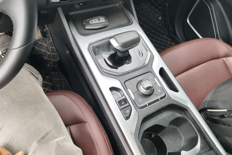Used Geely Auto Haoyue 2022 1.8TD DCT Luxury 7-Seater Gear Lever