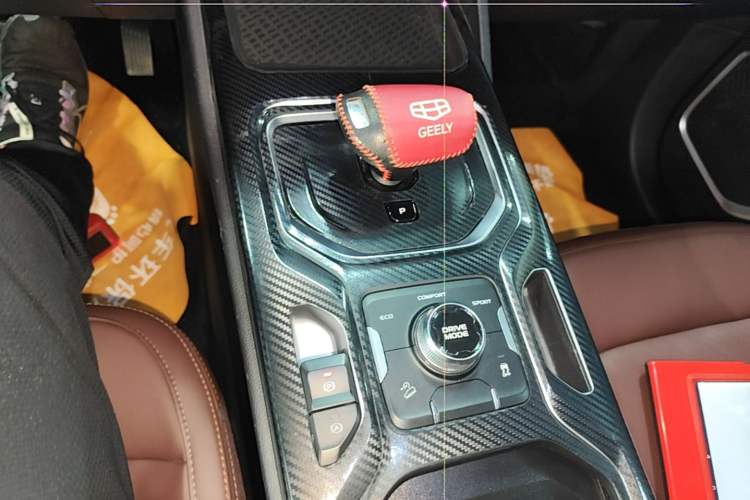Used Geely Auto Haoyue 2022 1.8TD DCT Luxury 7-Seater Gear Lever