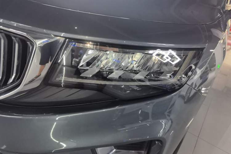 Used Geely Auto Haoyue 2022 1.8TD Automatic Prestige 7-Seater Left Front Headlight
