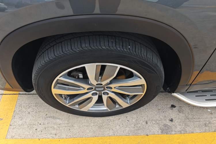 Used Geely Auto Haoyue 2022 1.8TD Automatic Prestige 7-Seater Left Front Wheel Hub
