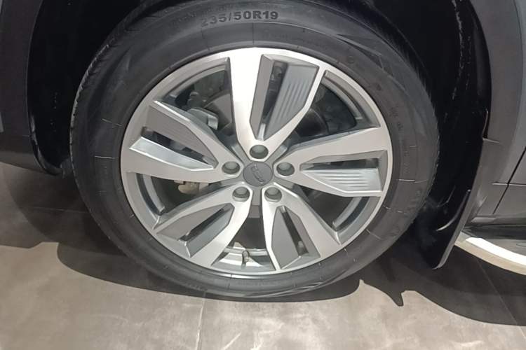 Used Geely Auto Haoyue 2022 1.8TD DCT Luxury 7-Seater Left Front Wheel Hub