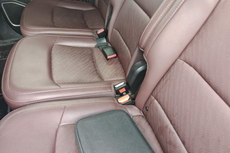 Used Geely Auto Haoyue 2022 1.8TD Automatic Prestige 7-Seater Left Rear Seat