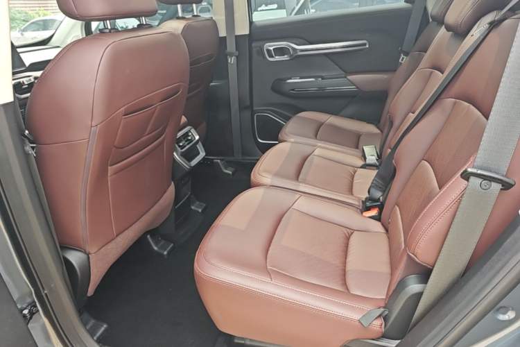 Used Geely Auto Haoyue 2022 1.8TD Automatic Prestige 7-Seater Left Rear Seat