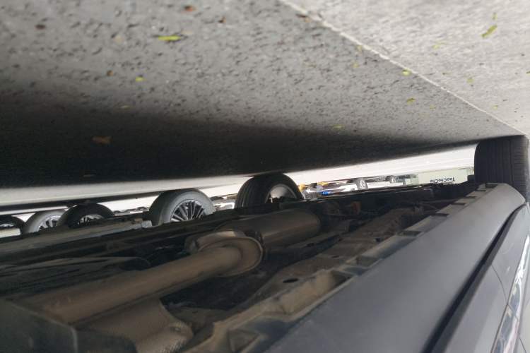 Used Geely Auto Haoyue 2022 1.8TD Automatic Prestige 7-Seater Left Side Sill