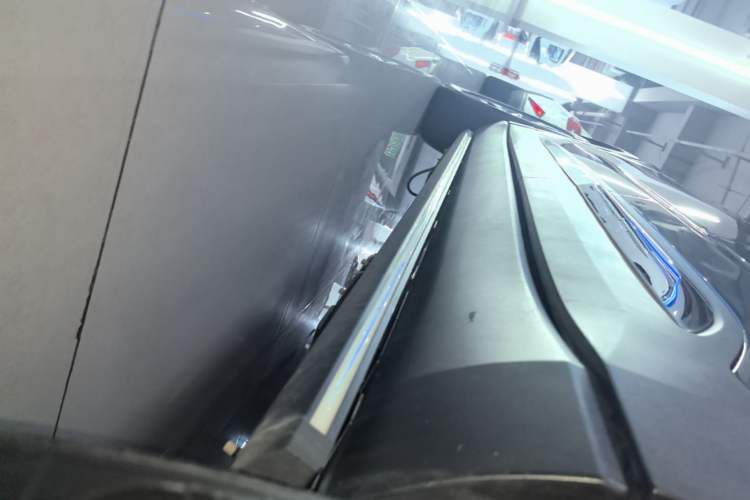 Used Geely Auto Haoyue 2022 1.8TD Automatic Prestige 7-Seater Left Side Sill