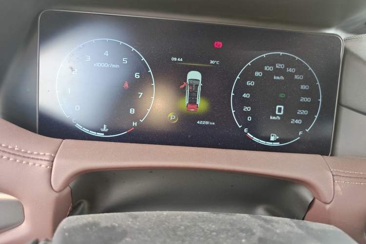 Used Geely Auto Haoyue 2022 1.8TD Automatic Prestige 7-Seater Odometer Close Up