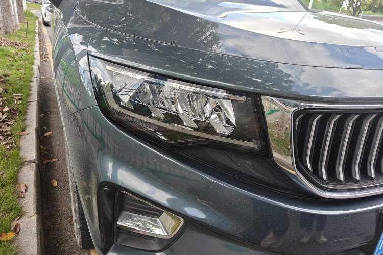 Used Geely Auto Haoyue 2022 1.8TD Automatic Prestige 7-Seater Right Front Headlight