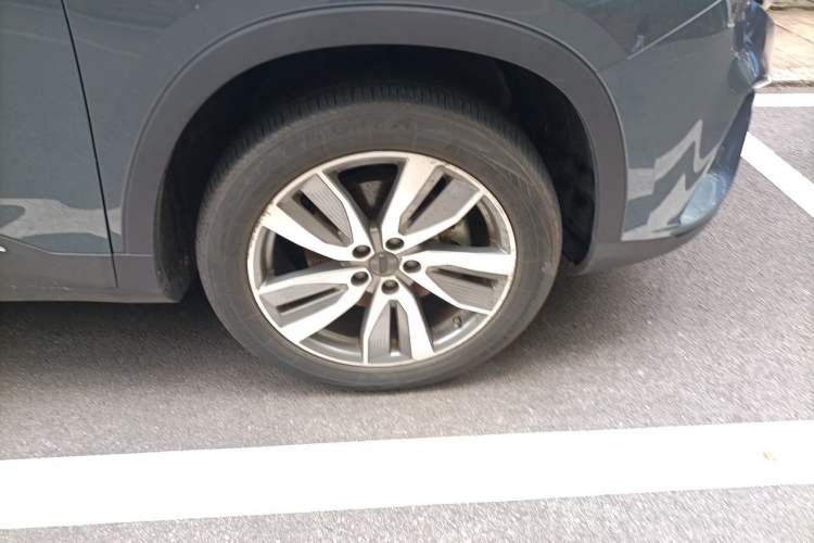 Used Geely Auto Haoyue 2022 1.8TD Automatic Prestige 7-Seater Right Front Wheel Hub