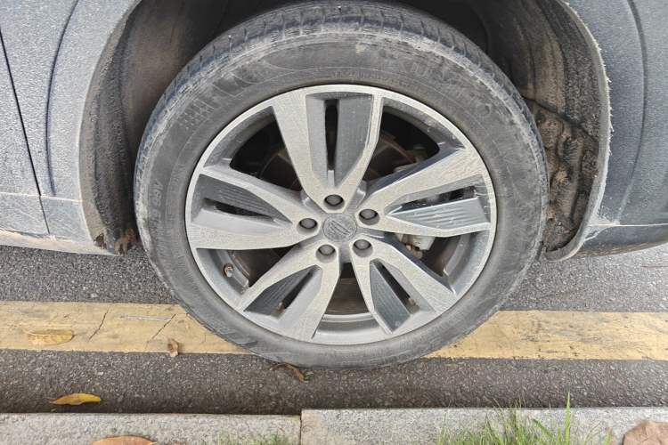Used Geely Auto Haoyue 2022 1.8TD Automatic Prestige 7-Seater Right Front Wheel Hub