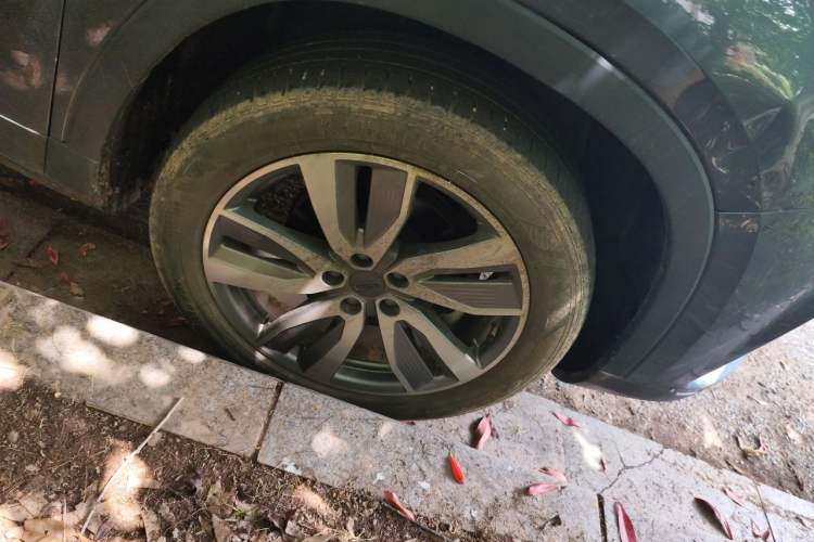Used Geely Auto Haoyue 2022 1.8TD DCT Luxury 7-Seater Right Front Wheel Hub