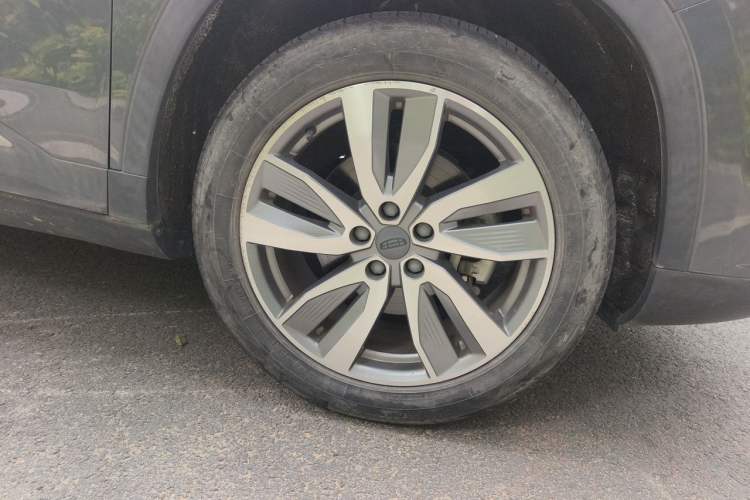 Used Geely Auto Haoyue 2022 1.8TD DCT Luxury 7-Seater Right Front Wheel Hub