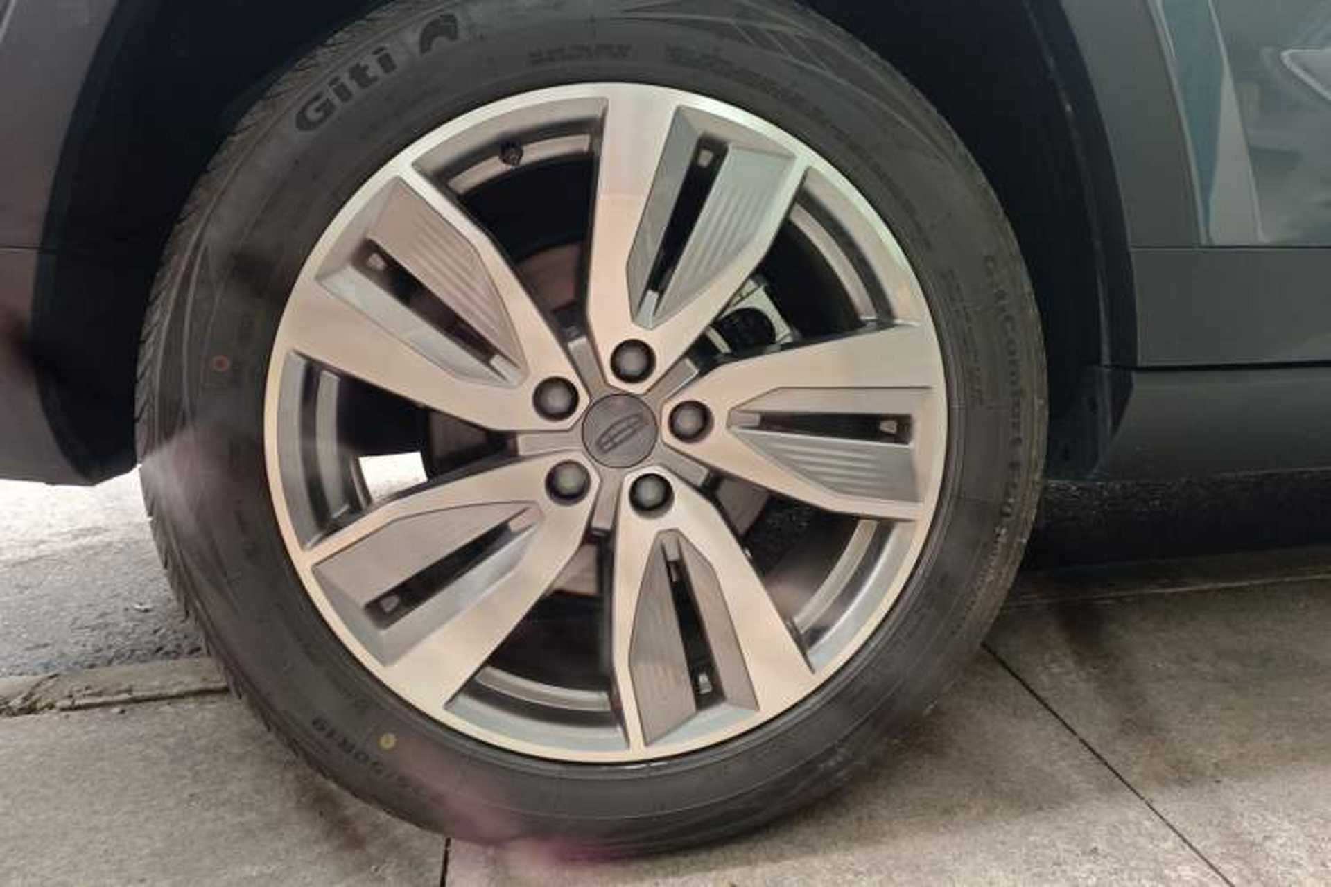 Used Geely Auto Haoyue 2022 1.8TD DCT Flagship 7-Seater Right Front Wheel Hub