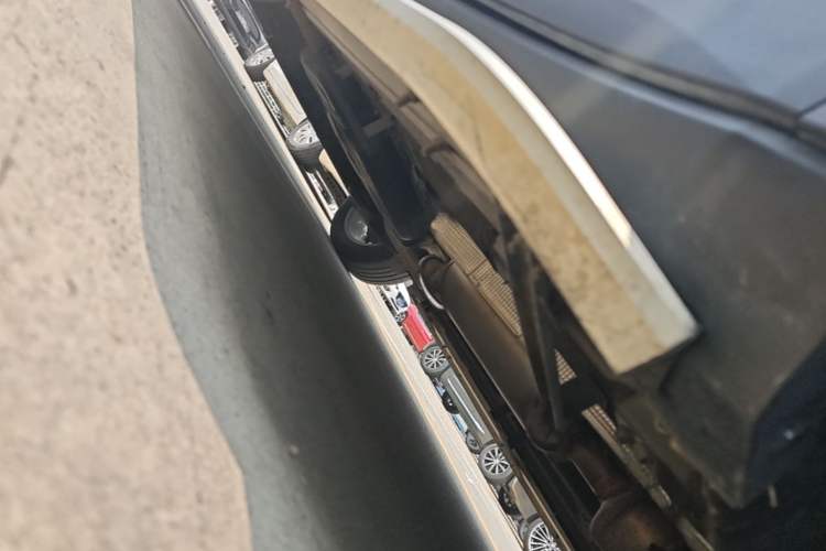 Used Geely Auto Haoyue 2022 1.8TD Automatic Prestige 7-Seater Right Side Sill