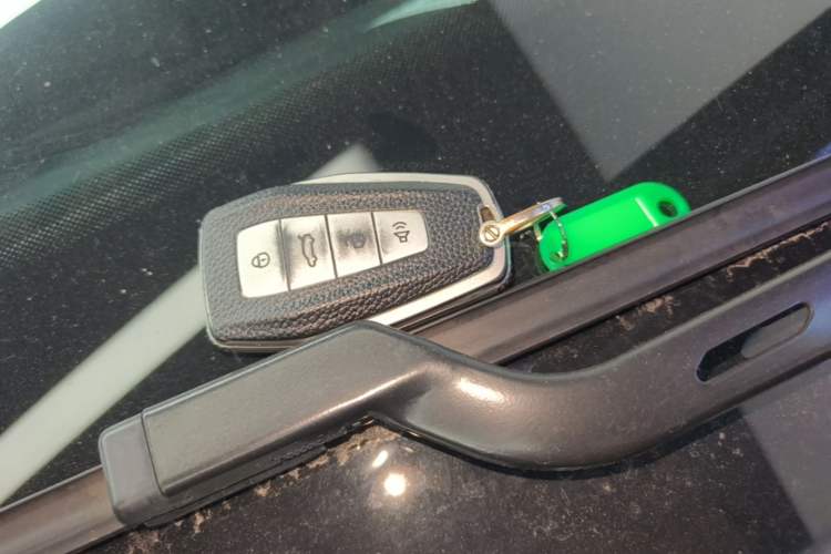 Used Geely Auto Haoyue 2022 1.8TD DCT Luxury 7-Seater Vehicle Key