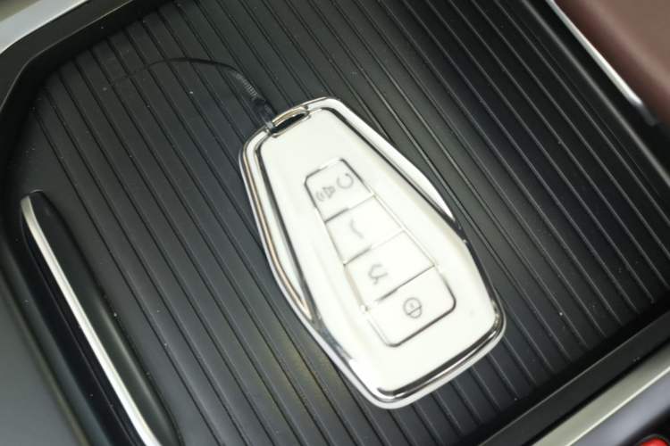 Used Geely Auto Haoyue 2022 1.8TD DCT Luxury 7-Seater Vehicle Key