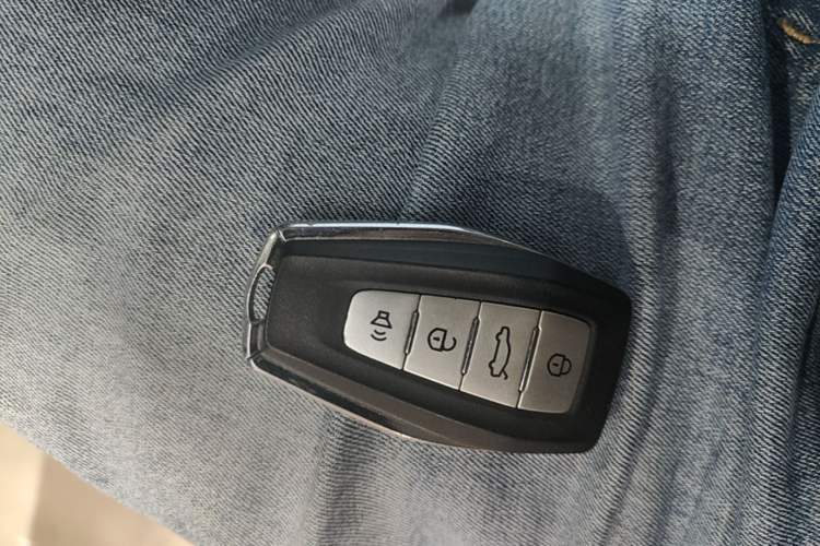 Used Geely Auto Haoyue 2022 1.8TD DCT Luxury 7-Seater Vehicle Key