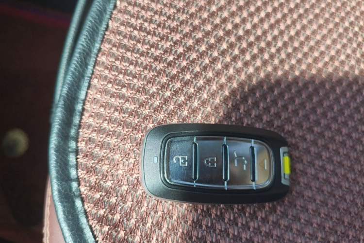 Used Geely Auto Haoyue 2022 1.8TD DCT Luxury 7-Seater Vehicle Key