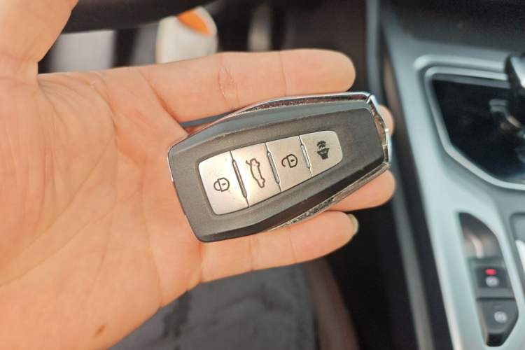 Used Geely Auto Haoyue 2022 1.8TD DCT Luxury 7-Seater Vehicle Key