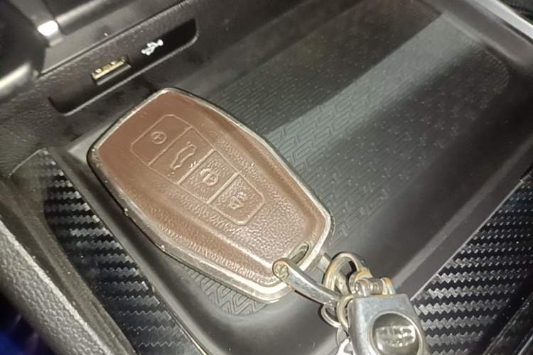 Used Geely Auto Haoyue 2022 1.8TD DCT Luxury 7-Seater Vehicle Key