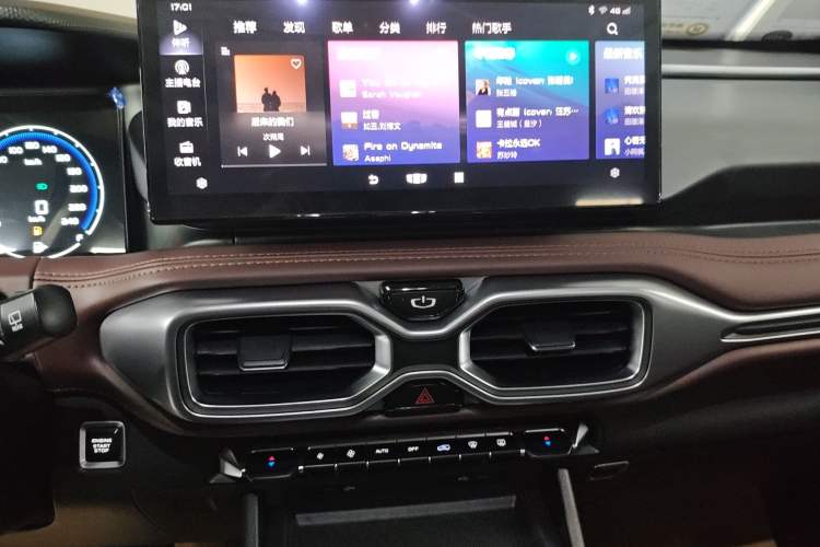 Used Geely Auto Haoyue 2022 1.8TD DCT Luxury 7-Seater Audio And AC Panel