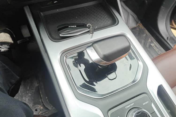 Used Geely Auto Haoyue 2022 1.8TD DCT Luxury 7-Seater Gear Lever