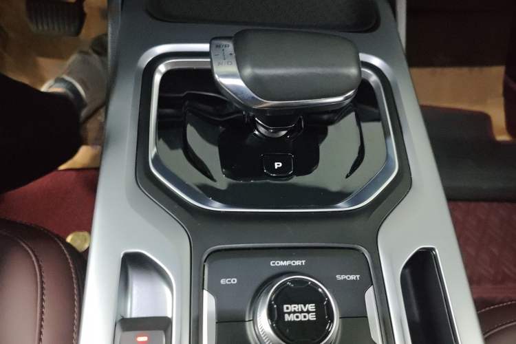 Used Geely Auto Haoyue 2022 1.8TD DCT Luxury 7-Seater Gear Lever