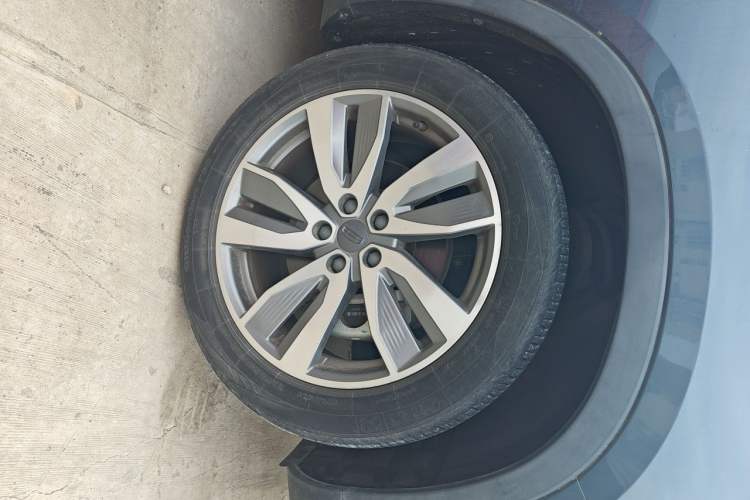 Used Geely Auto Haoyue 2022 1.8TD DCT Flagship 7-Seater Right Front Wheel Hub