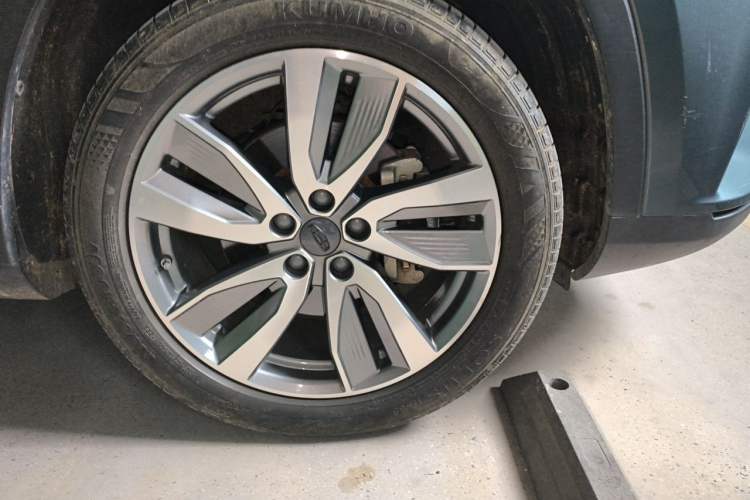 Used Geely Auto Haoyue 2022 1.8TD Automatic Prestige 7-Seater Right Front Wheel Hub