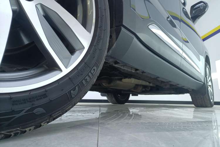 Used Geely Auto Haoyue 2022 1.8TD DCT Luxury 7-Seater Right Side Sill