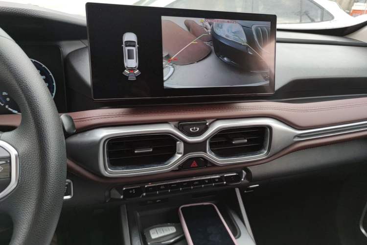 Used Geely Auto Haoyue 2022 1.8TD Automatic Comfort Model 5 Seats Audio And AC Panel