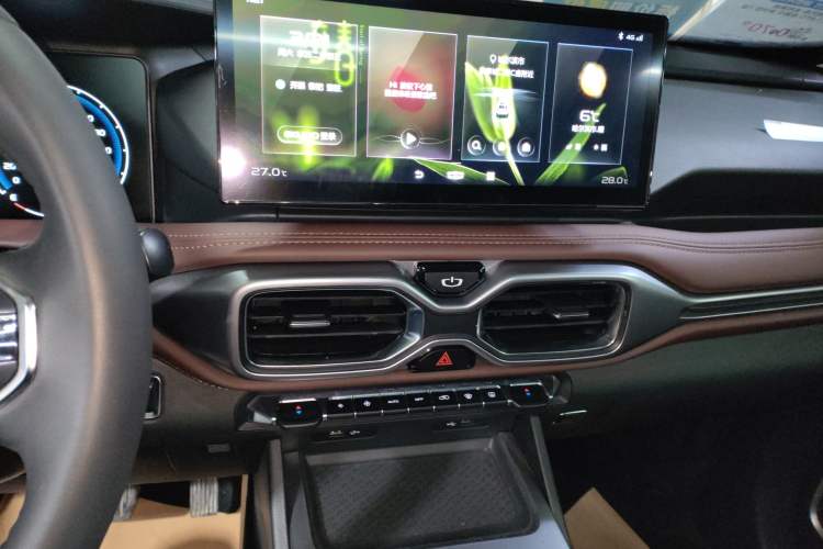Used Geely Auto Haoyue 2022 1.8TD DCT Luxury 7-Seater Audio And AC Panel