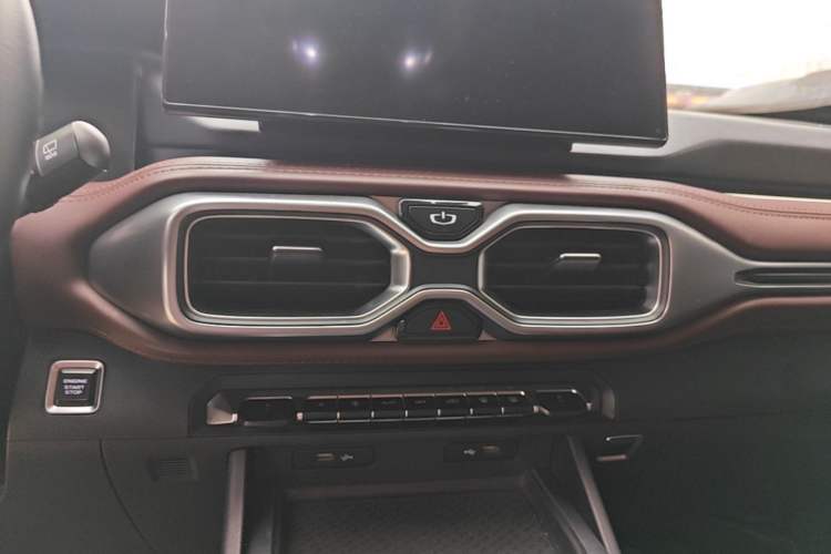 Used Geely Auto Haoyue 2022 1.8TD Automatic Prestige 7-Seater Audio And AC Panel