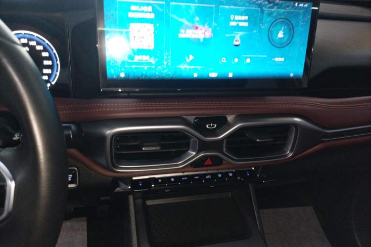 Used Geely Auto Haoyue 2022 1.8TD DCT Luxury 7-Seater Audio And AC Panel