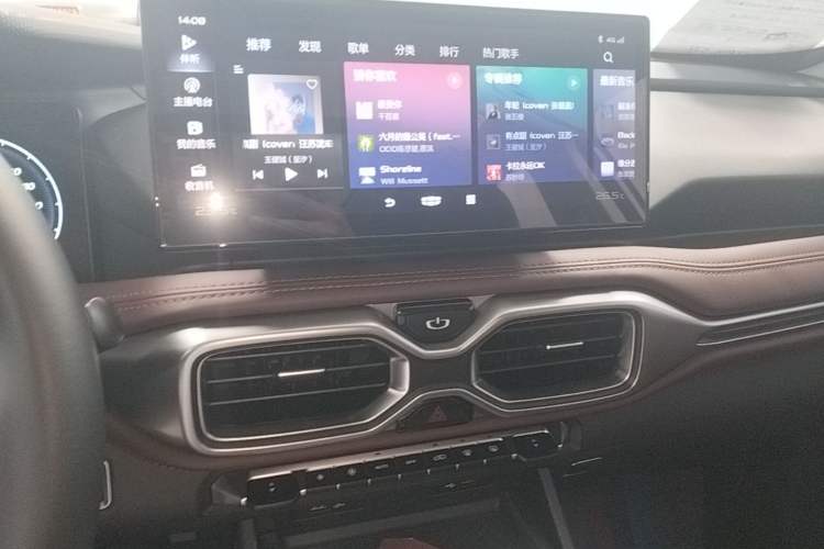 Used Geely Auto Haoyue 2022 1.8TD DCT Luxury 7-Seater Audio And AC Panel