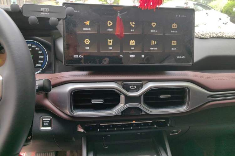 Used Geely Auto Haoyue 2022 1.8TD DCT Luxury 7-Seater Audio And AC Panel