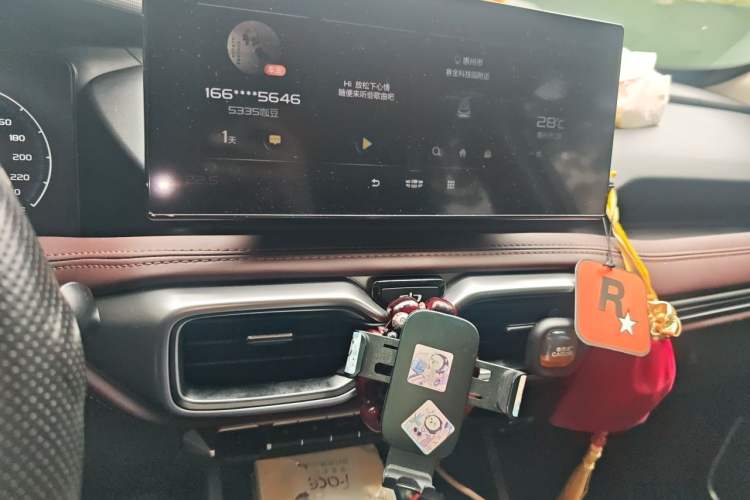 Used Geely Auto Haoyue 2022 1.8TD Automatic Prestige 7-Seater Audio And AC Panel