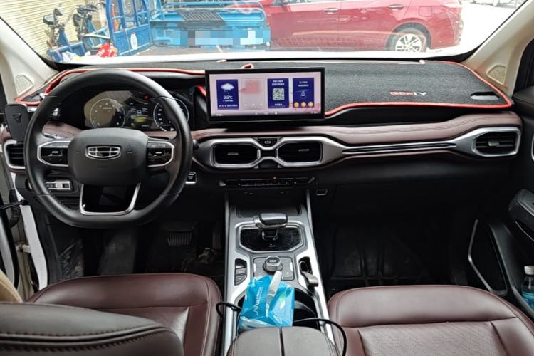 Used Geely Auto Haoyue 2022 1.8TD DCT Luxury 7-Seater Center Console