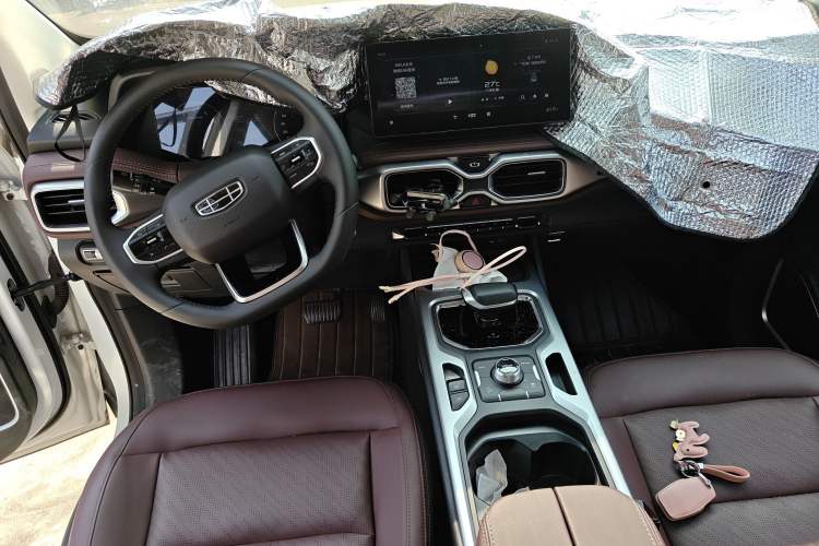 Used Geely Auto Haoyue 2022 1.8TD DCT Luxury 7-Seater Center Console