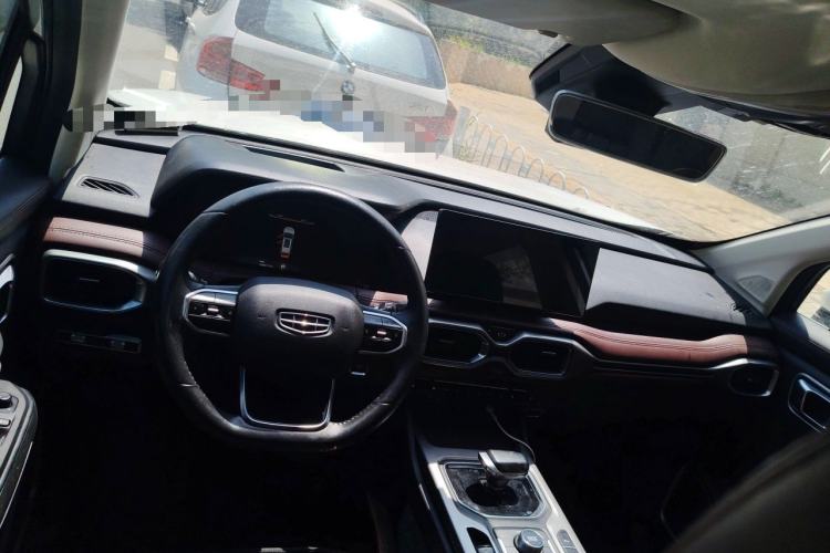 Used Geely Auto Haoyue 2022 1.8TD DCT Flagship 7-Seater Center Console