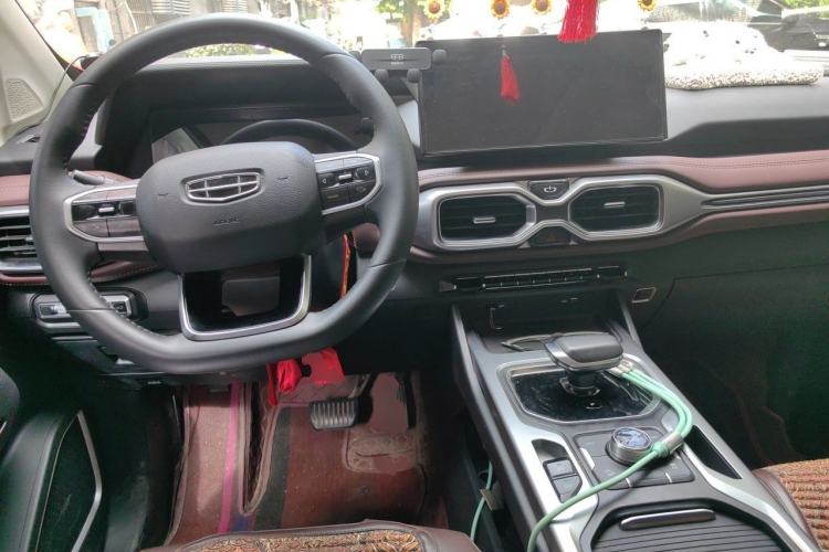 Used Geely Auto Haoyue 2022 1.8TD DCT Luxury 7-Seater Center Console