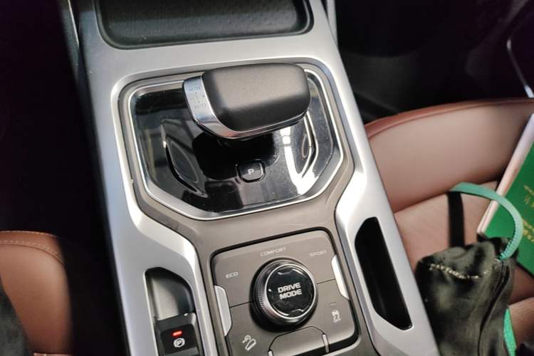 Used Geely Auto Haoyue 2022 1.8TD DCT Luxury 7-Seater Gear Lever