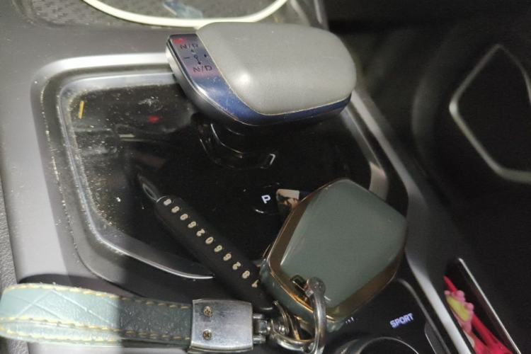 Used Geely Auto Haoyue 2022 1.8TD DCT Luxury 7-Seater Gear Lever