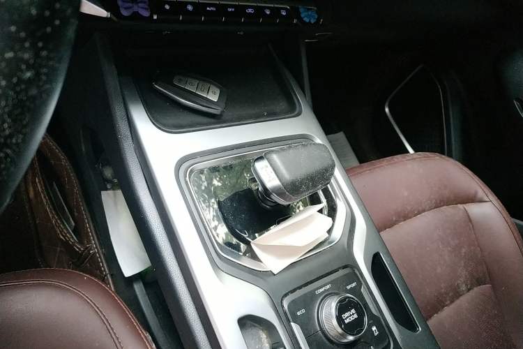 Used Geely Auto Haoyue 2022 1.8TD DCT Luxury 7-Seater Gear Lever