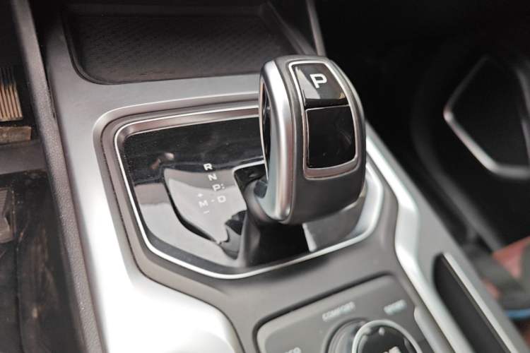 Used Geely Auto Haoyue 2022 1.8TD Automatic Prestige 7-Seater Gear Lever