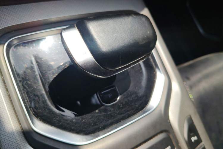 Used Geely Auto Haoyue 2022 1.8TD DCT Flagship 7-Seater Gear Lever