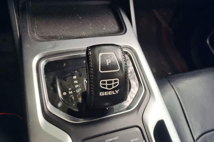 Used Geely Auto Haoyue 2022 1.8TD Automatic Prestige 7-Seater Gear Lever