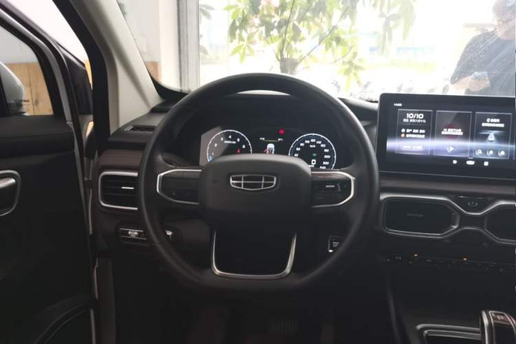 Used Geely Auto Haoyue 2022 1.8TD Automatic Comfort Model 7 Seats Interior 2
