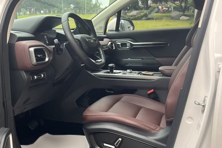 Used Geely Auto Haoyue 2022 1.8TD DCT Flagship 7-Seater Interior 4